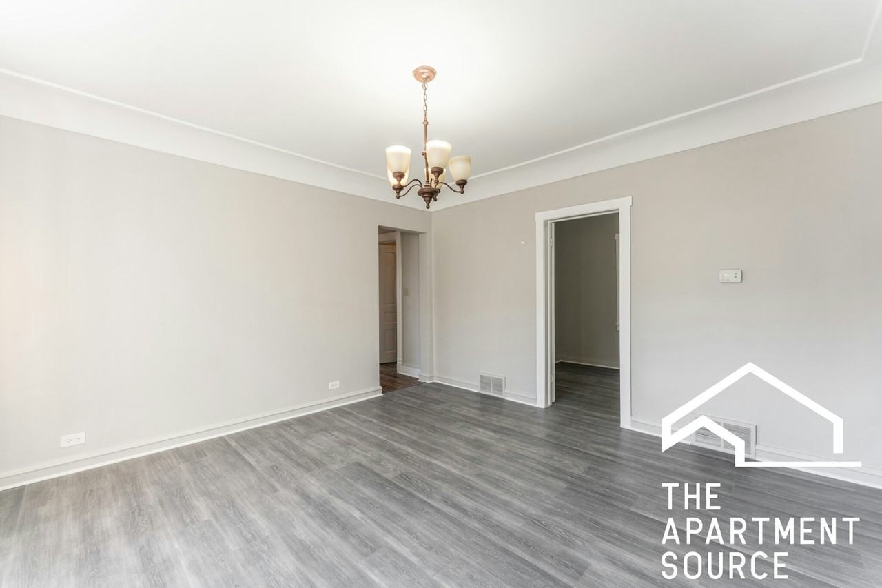 2834 West Dickens Avenue, Unit 2 - Photo 7 of 16