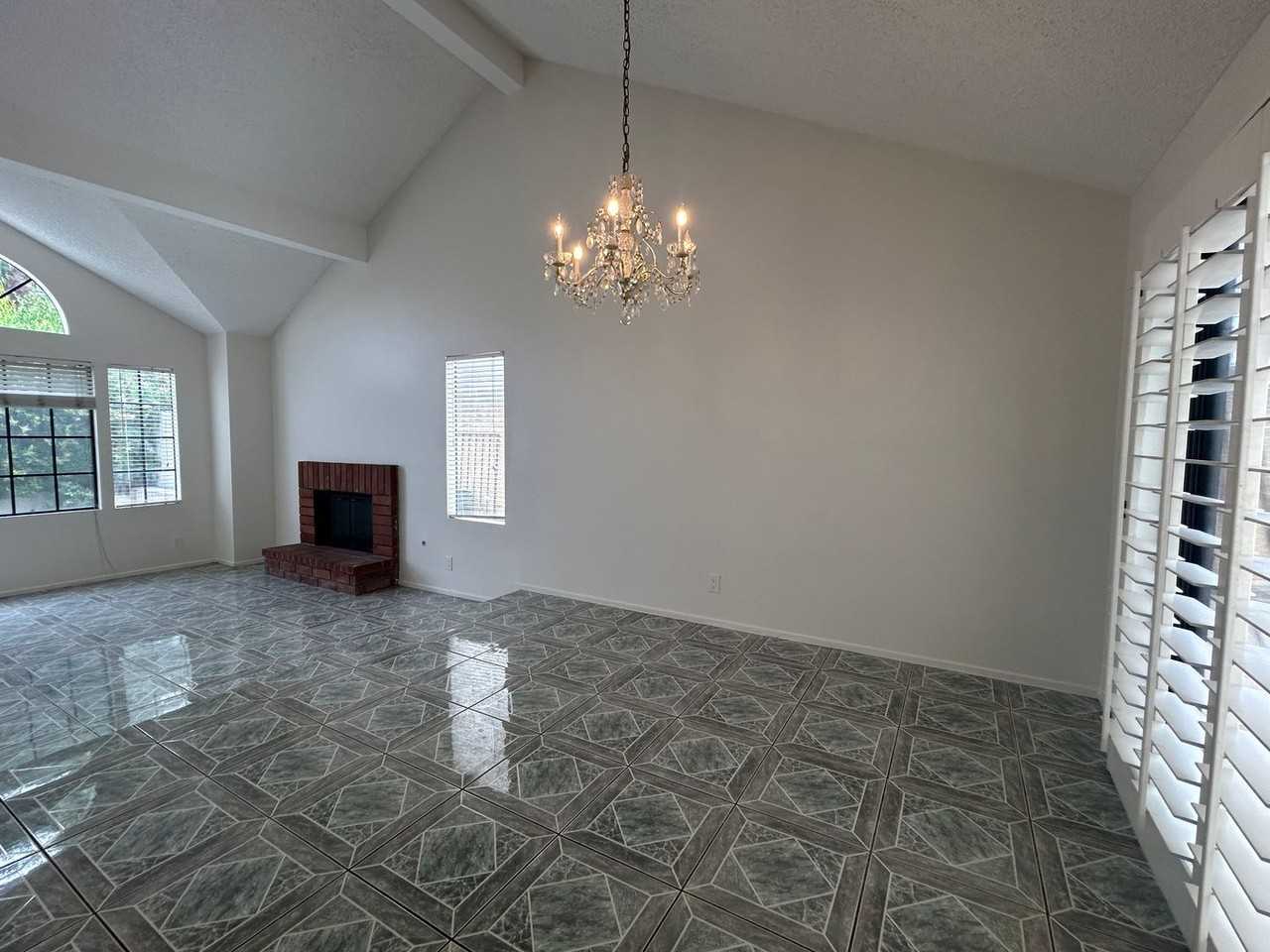 3068 Prado Ln - Photo 6 of 35