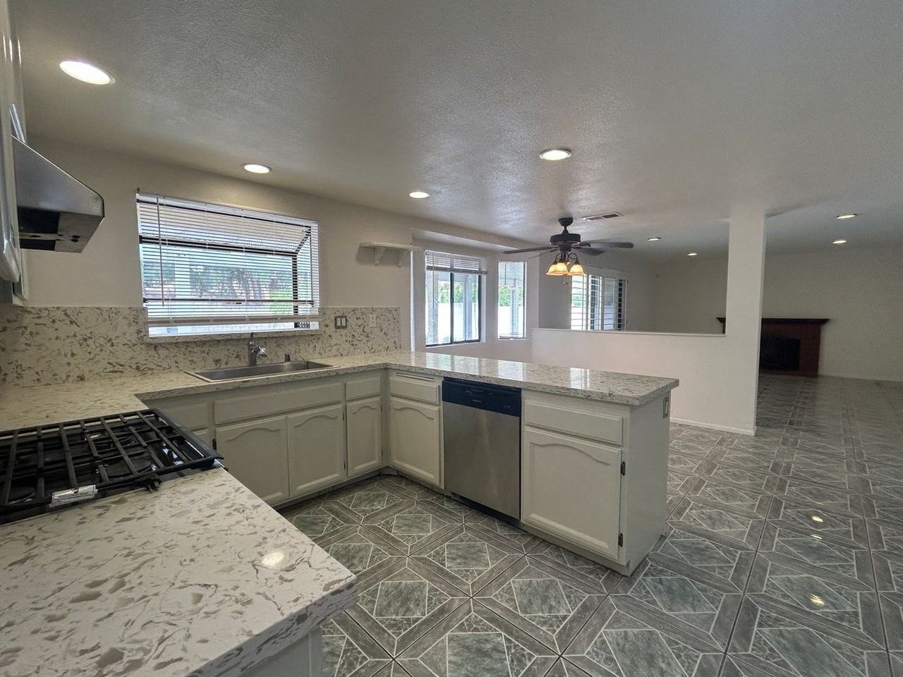 3068 Prado Ln - Photo 7 of 35