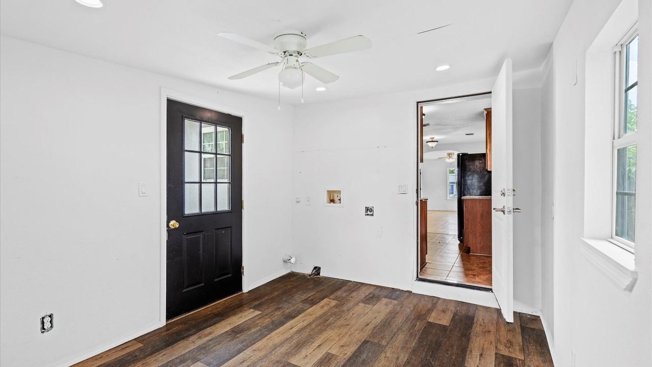 2233 Texas Ave - Photo 3 of 17