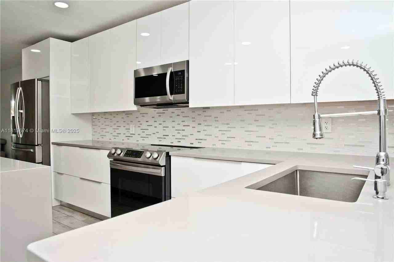 1328 Nw 93rd Ter - Photo 2 of 20