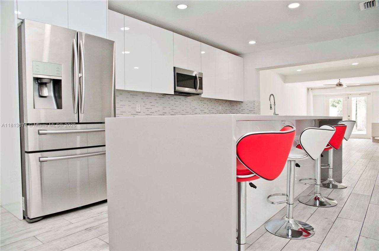 1328 Nw 93rd Ter - Photo 3 of 20