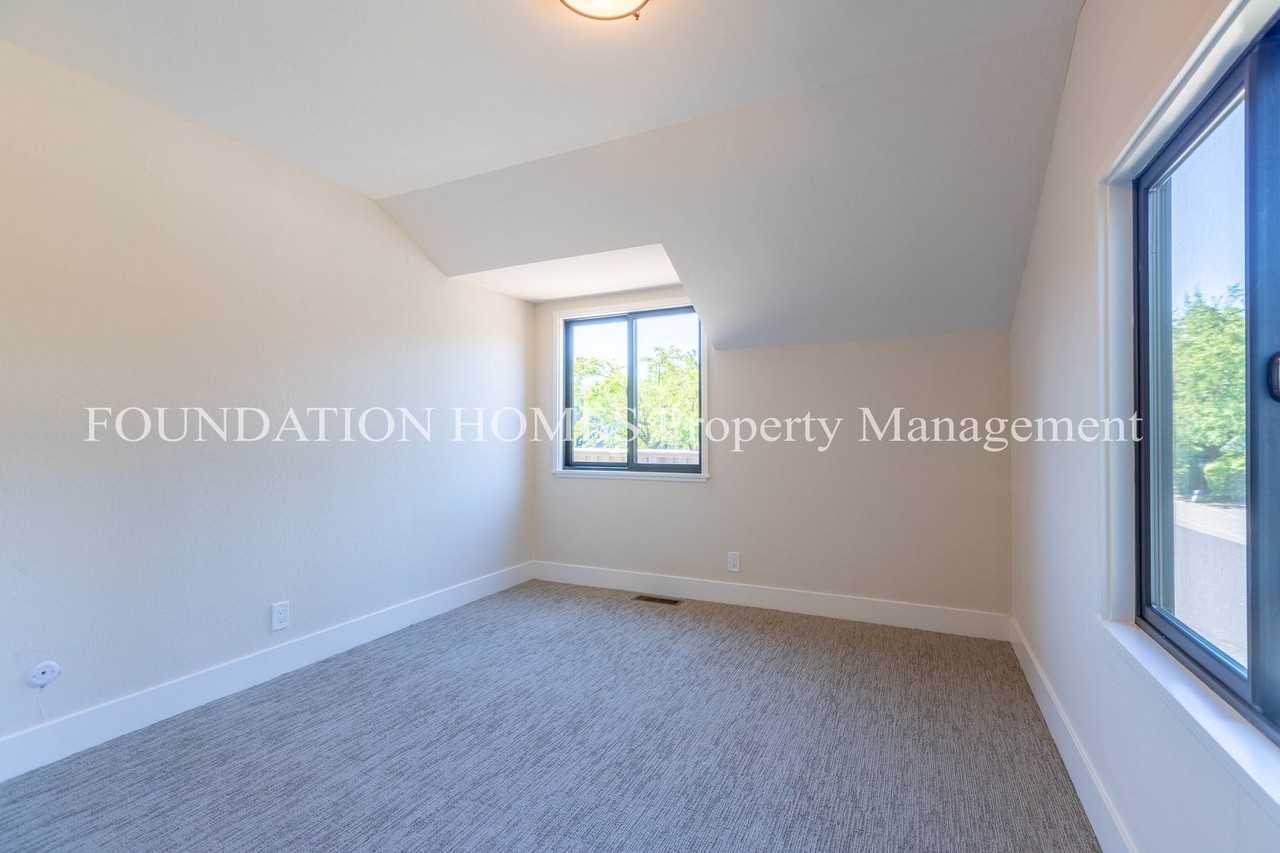 74 Windstone Dr - Photo 4 of 17