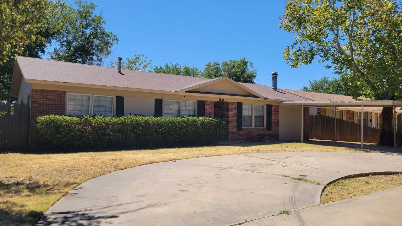 1925 70th St - Photo 2 of 38