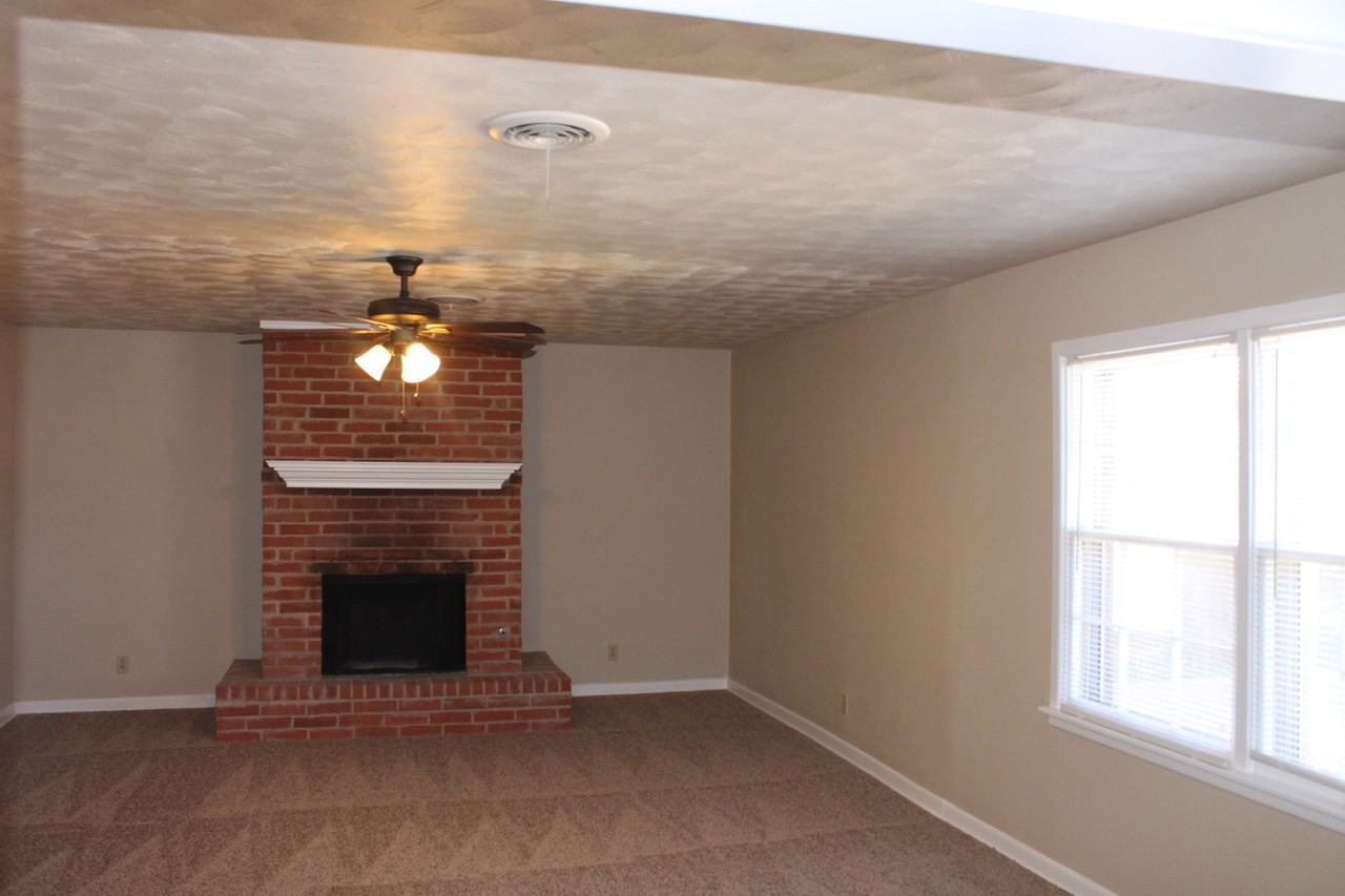 1925 70th St - Photo 4 of 38