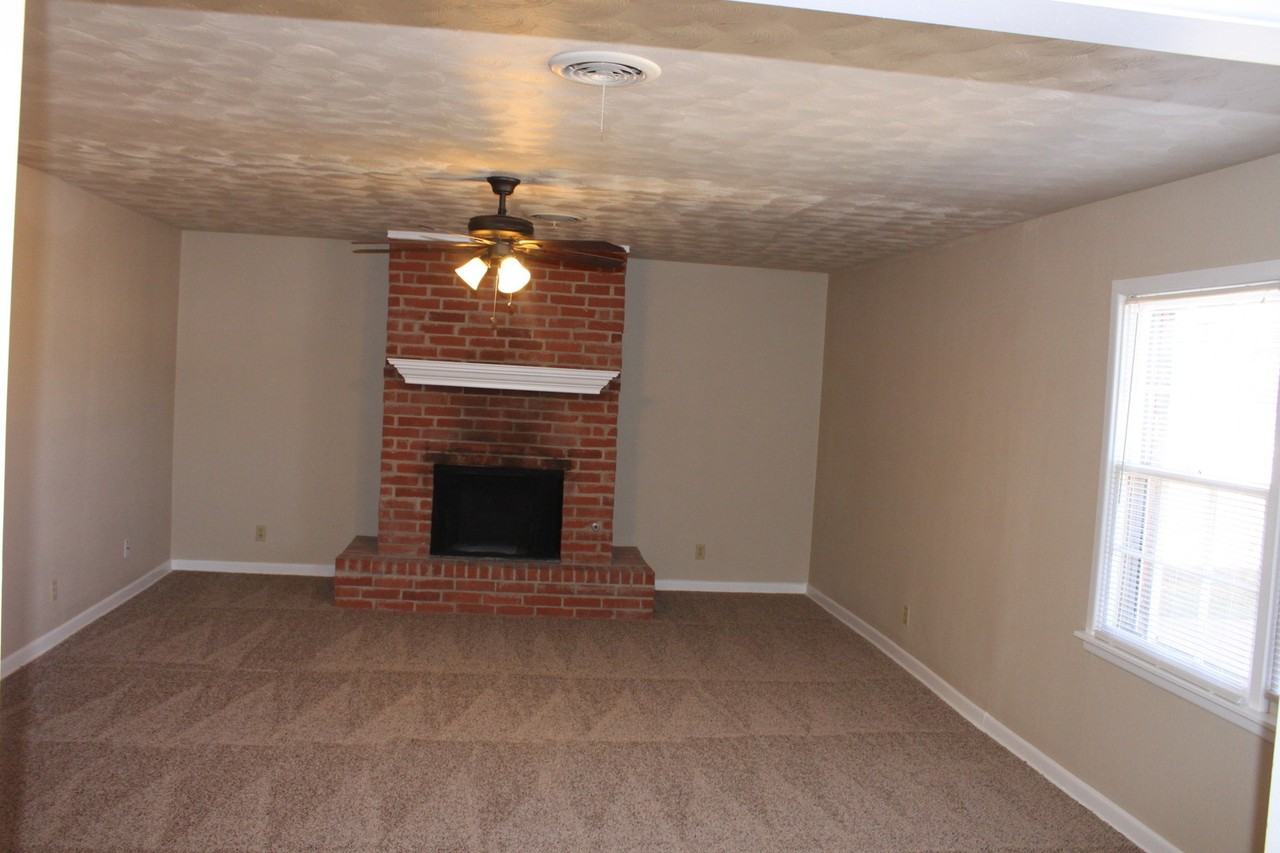 1925 70th St - Photo 6 of 38