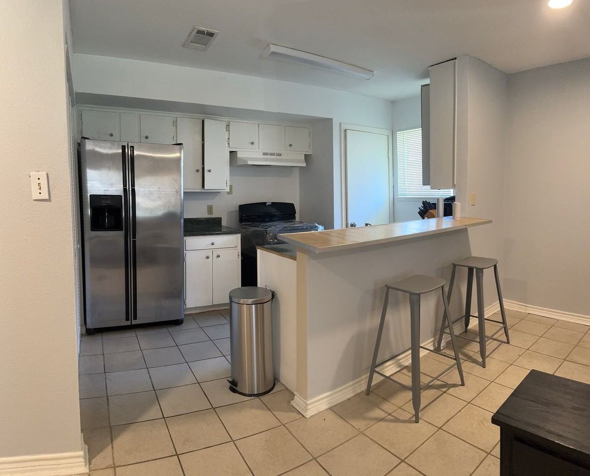 6723 Houston - Photo 2 of 19