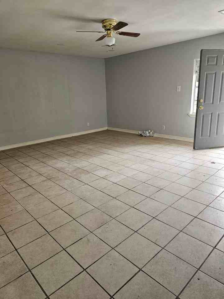 6723 Houston - Photo 3 of 19