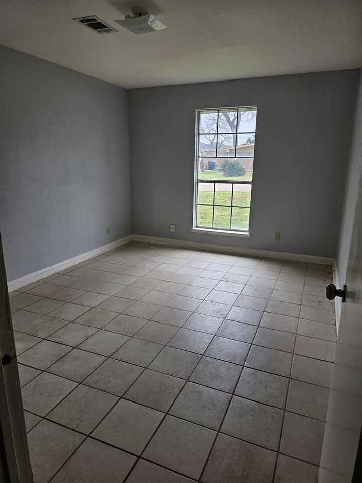 6723 Houston - Photo 7 of 19