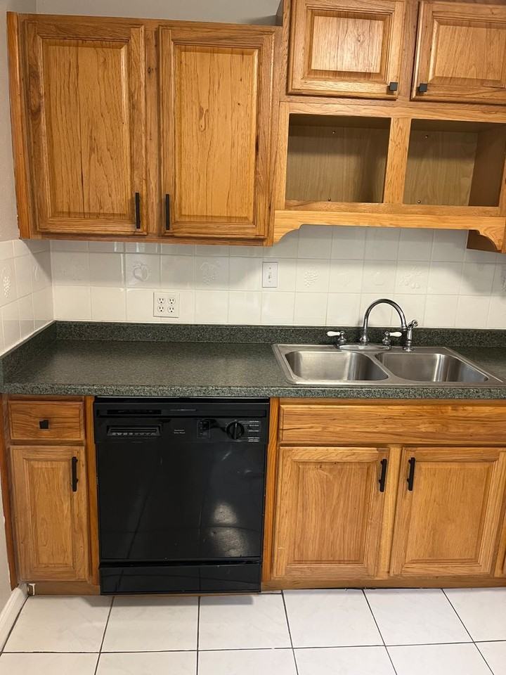 5630 Wickford Ln - Photo 3 of 26