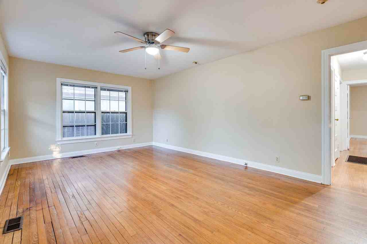 1011 E 49th St - Photo 3 of 44