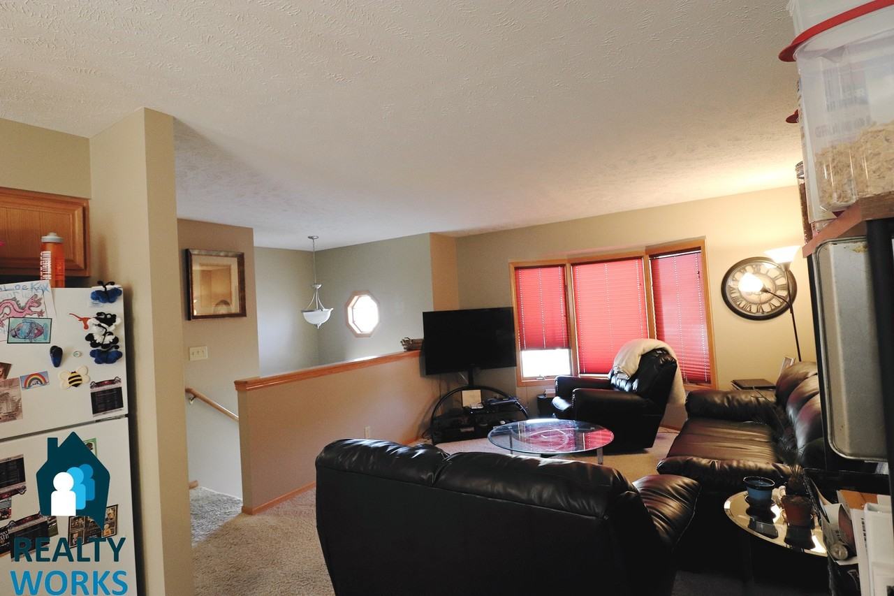 1919 Nw 55th St - Photo 3 of 8