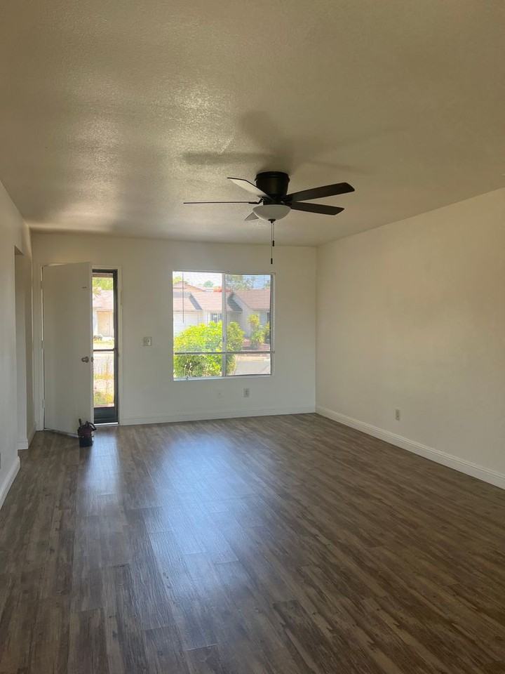 4537 Royal Oak Dr - Photo 2 of 11