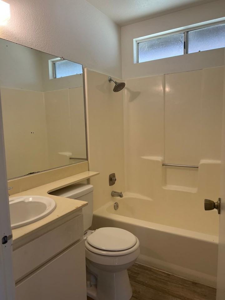 4537 Royal Oak Dr - Photo 5 of 11