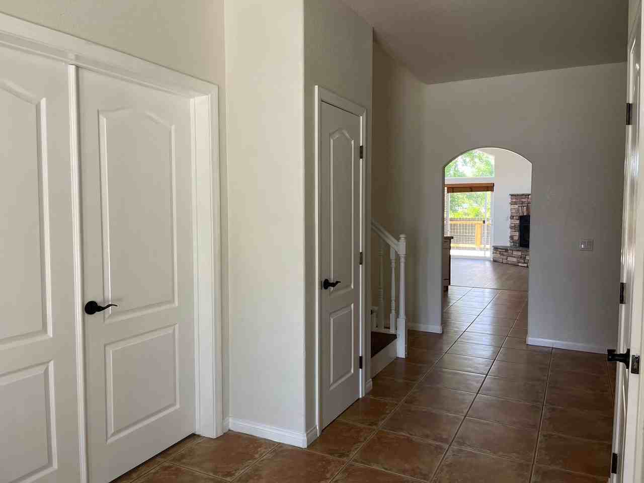 1851 Shoshone Dr - Photo 2 of 40