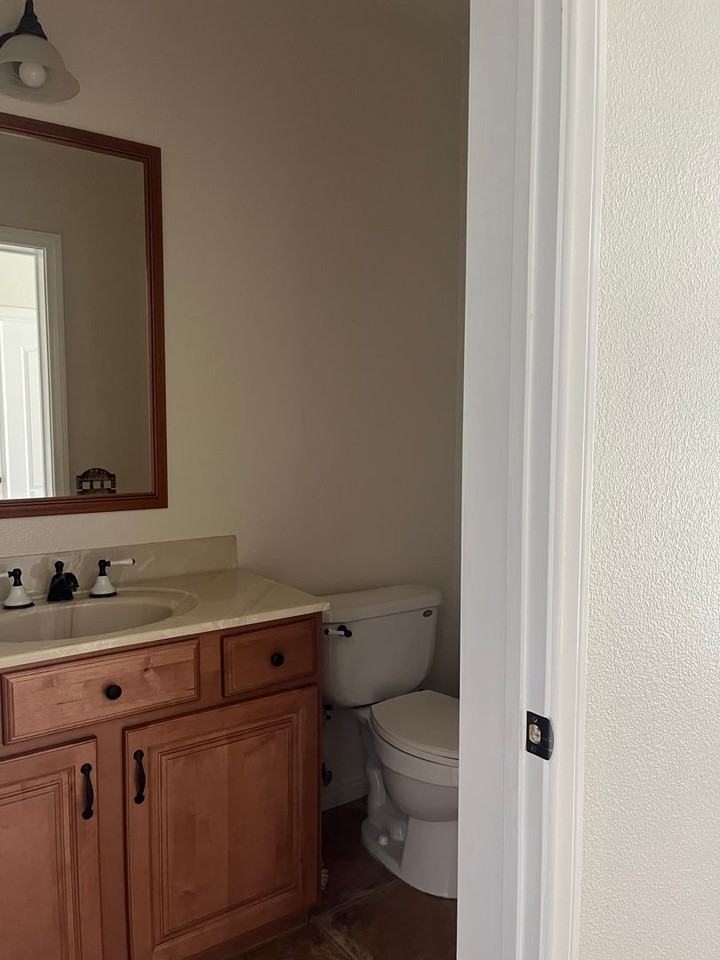 1851 Shoshone Dr - Photo 3 of 40