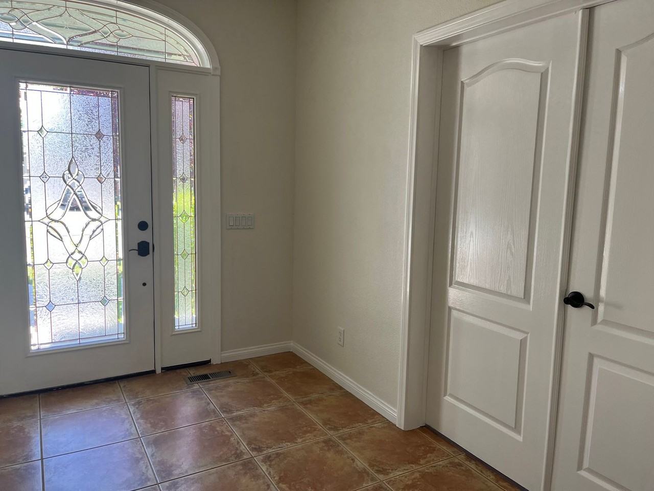 1851 Shoshone Dr - Photo 4 of 40