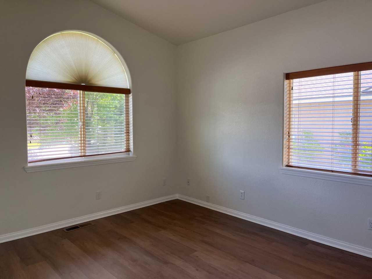 1851 Shoshone Dr - Photo 5 of 40