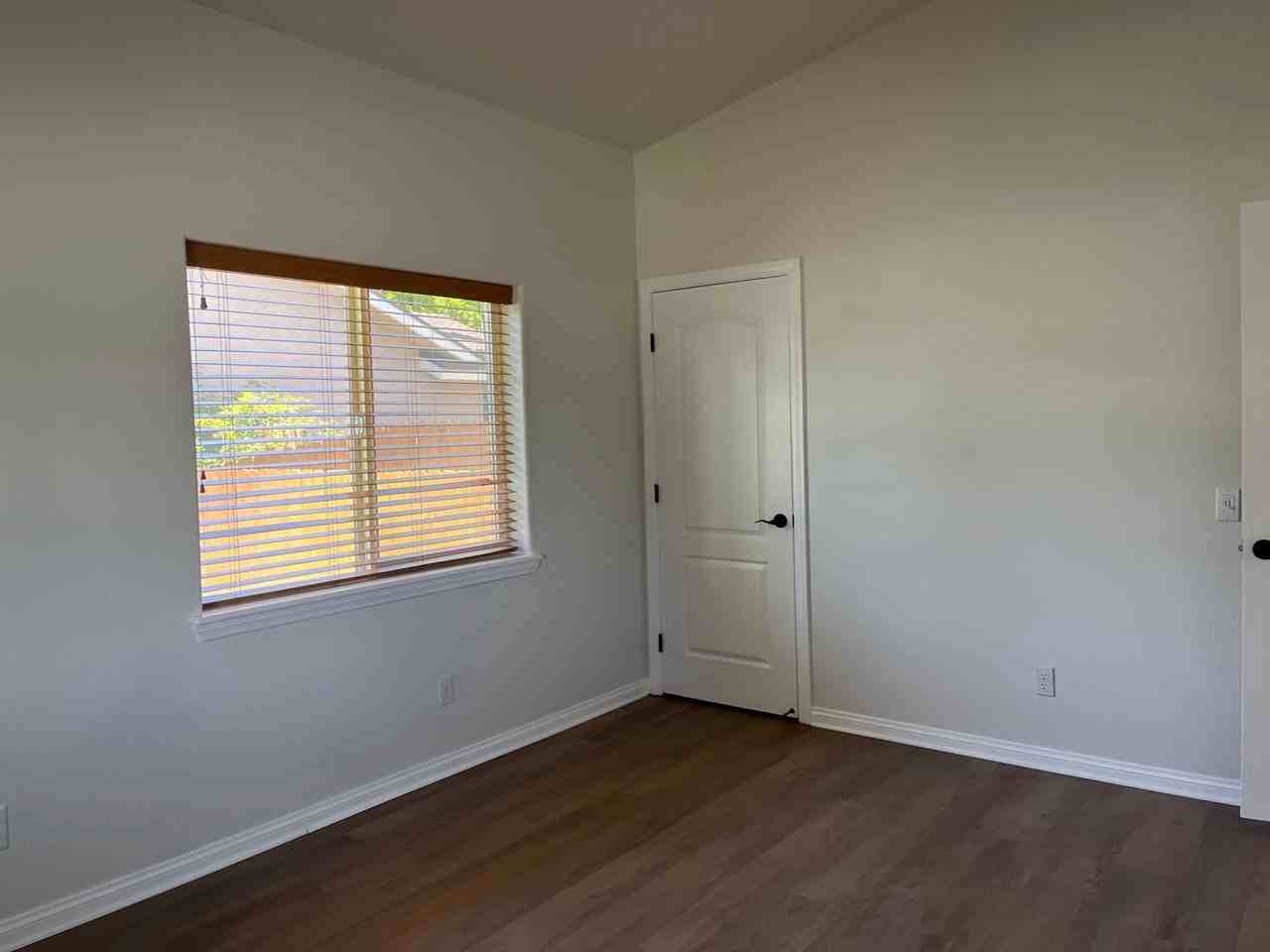 1851 Shoshone Dr - Photo 6 of 40