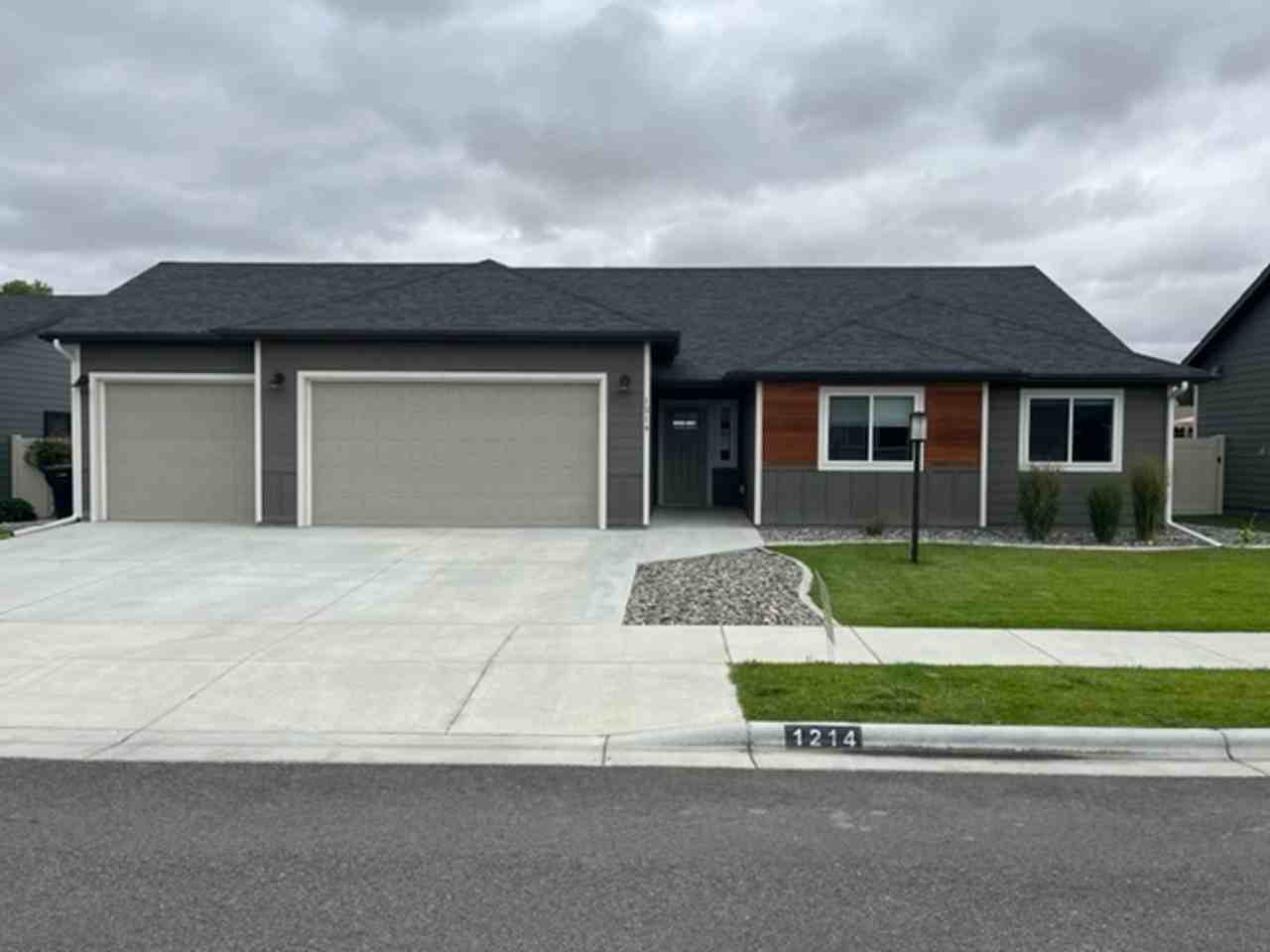 1214 Daylight Ln - Photo 2 of 26