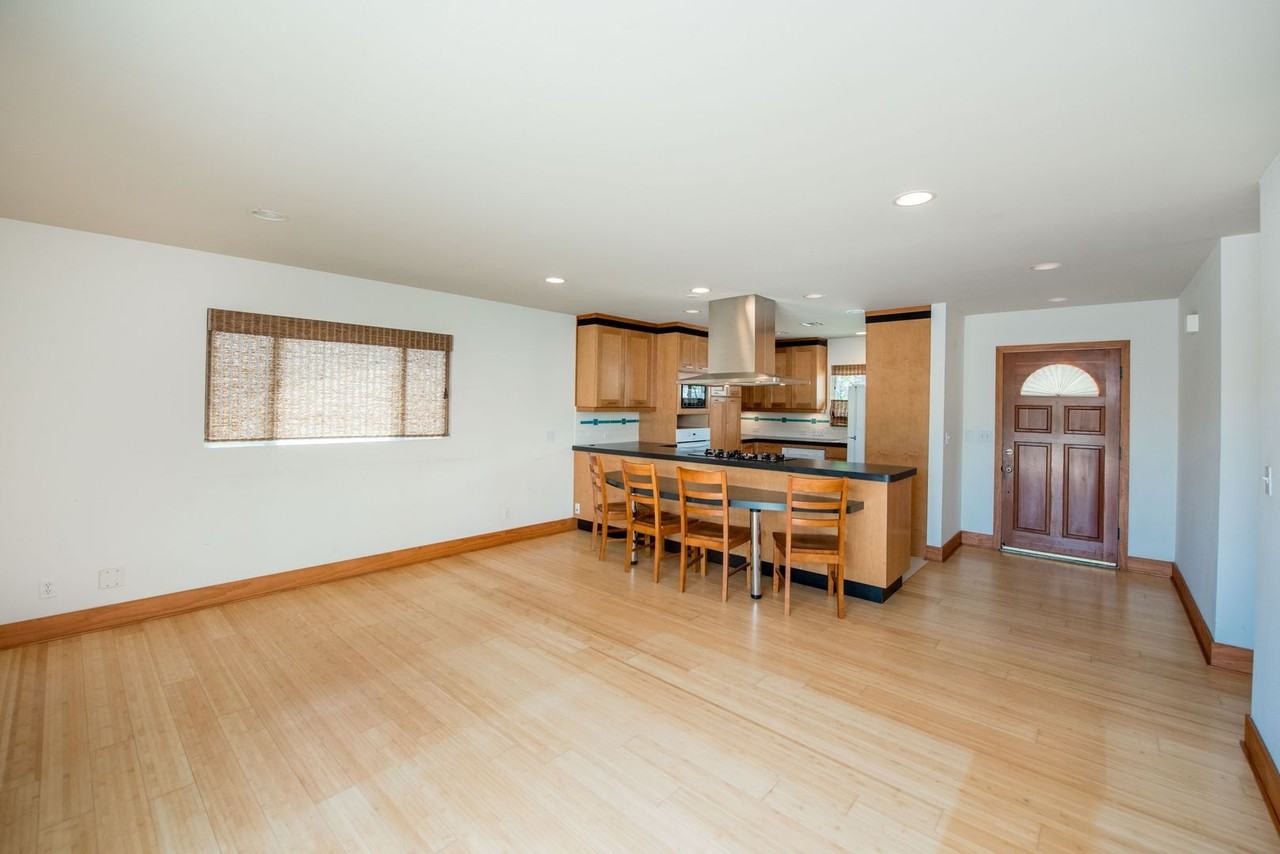 1190 Mariposa Dr - Photo 3 of 32