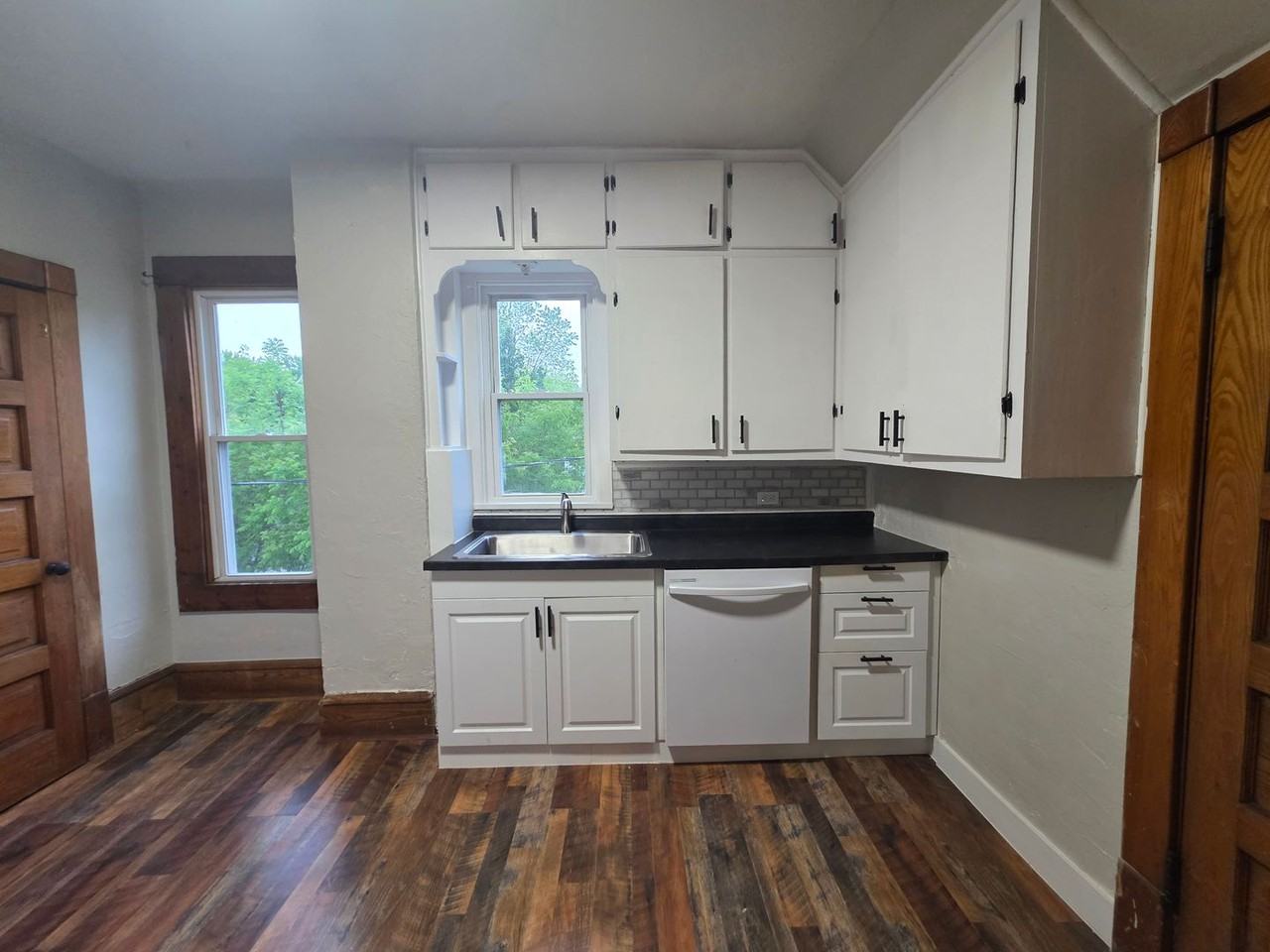 750 Baker St - Photo 2 of 16