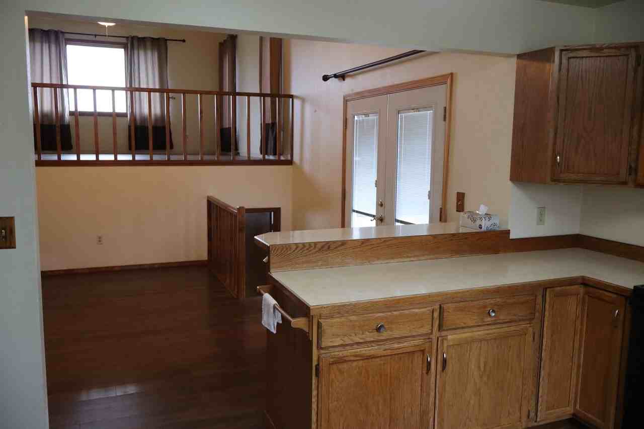 202 Arbour Dr - Photo 5 of 50
