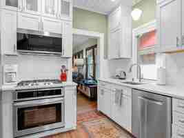 featured image of 4504 Harriet Ave