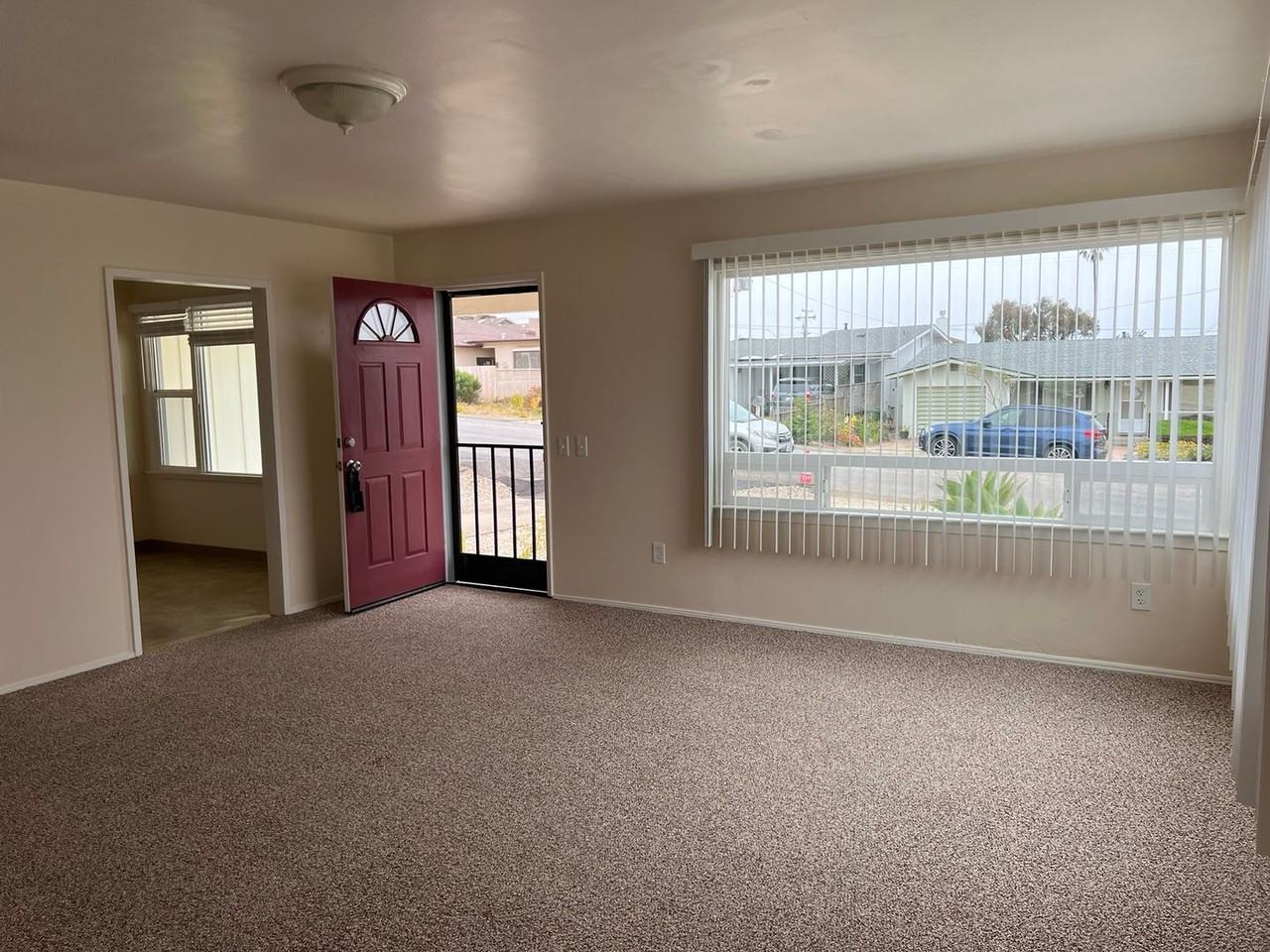 464 Arbutus Ave - Photo 3 of 23