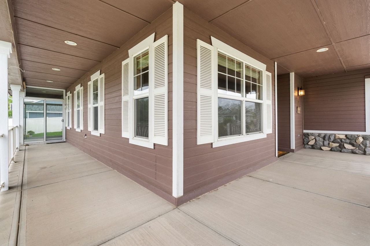 1068 Canal Dr - Photo 3 of 30