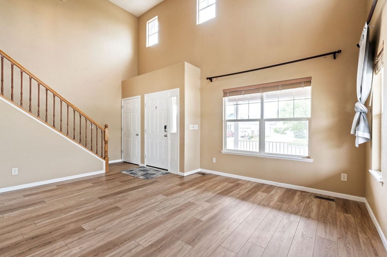 1068 Canal Dr - Photo 5 of 30