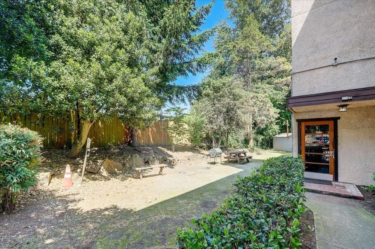 Northgate Manor - Photo 4 of 8