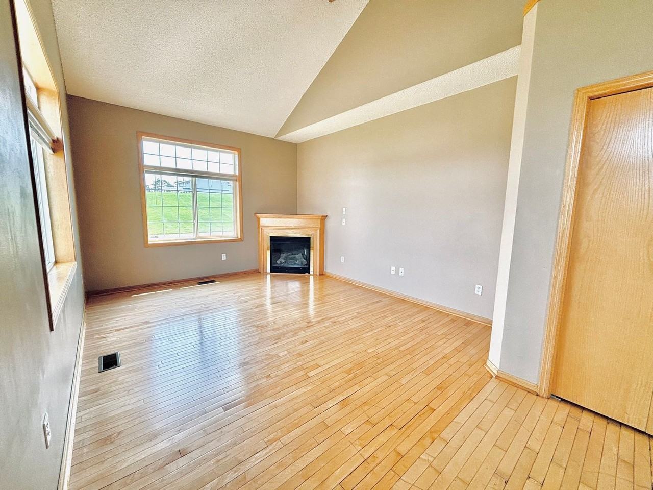 12708 Flamingo St Nw - Photo 4 of 31