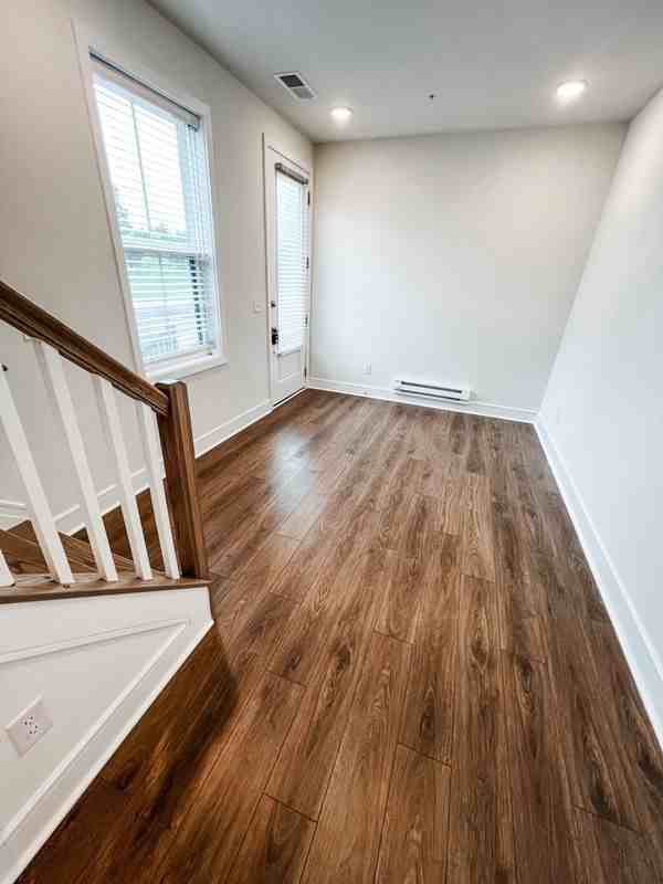 43539 Farringdon Sq - Photo 2 of 13