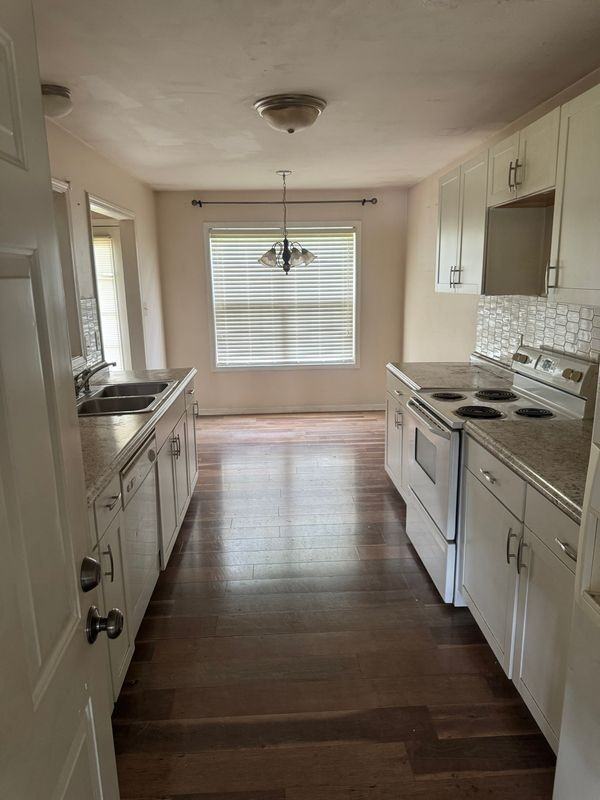 1349 Meredith Way - Photo 3 of 7