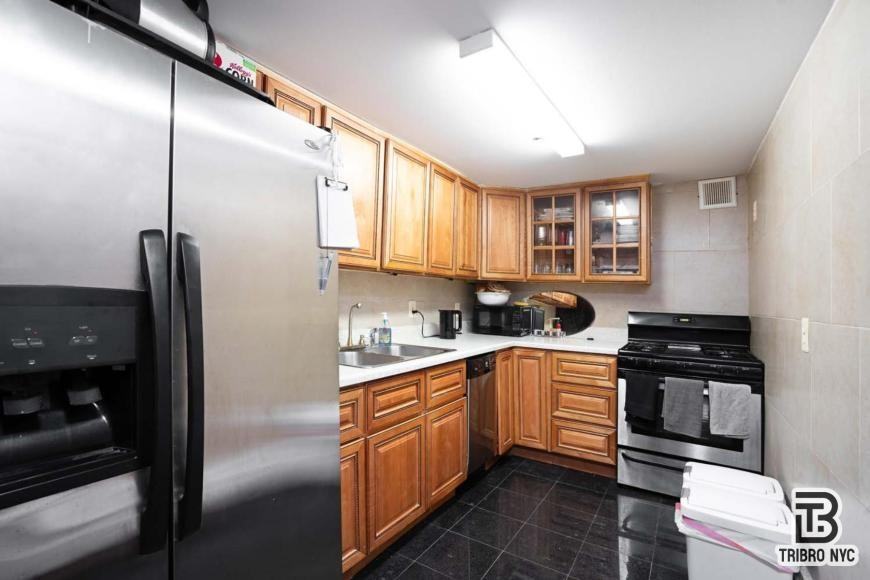 395 Smith Street - Photo 4 of 10