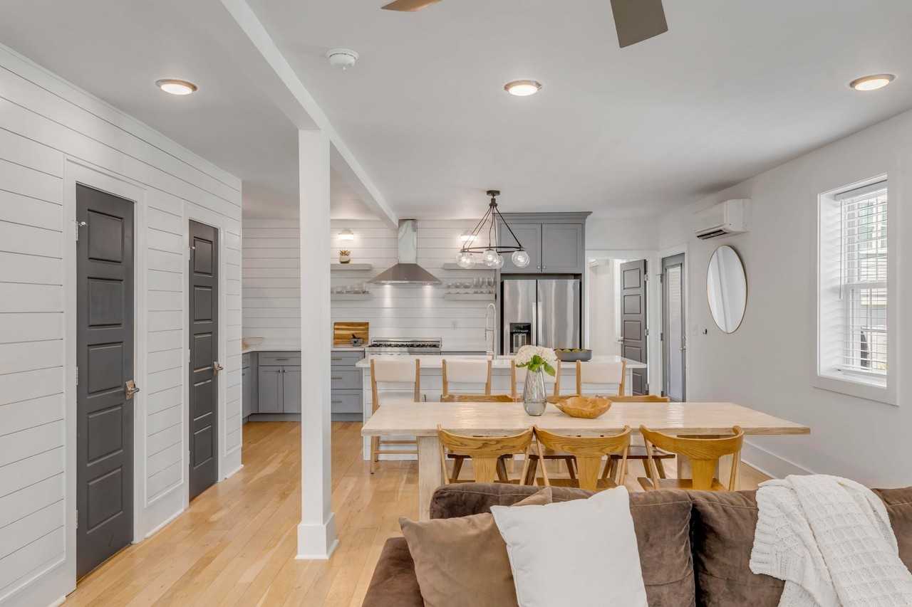 404 Sumter St #B - Photo 7 of 47