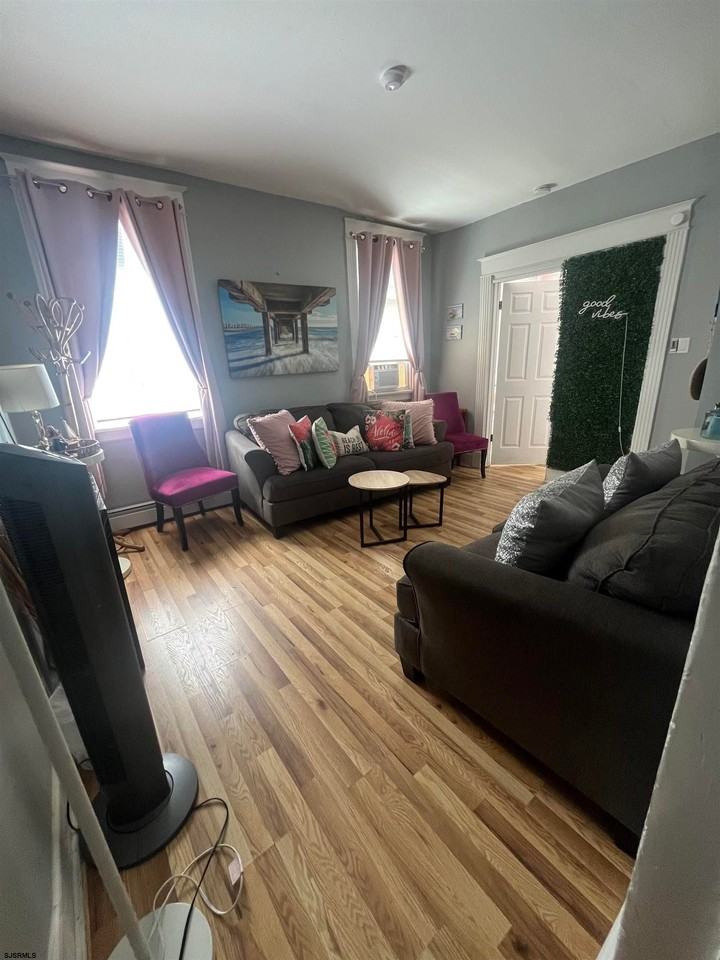 122 Dewey Pl - Photo 2 of 14