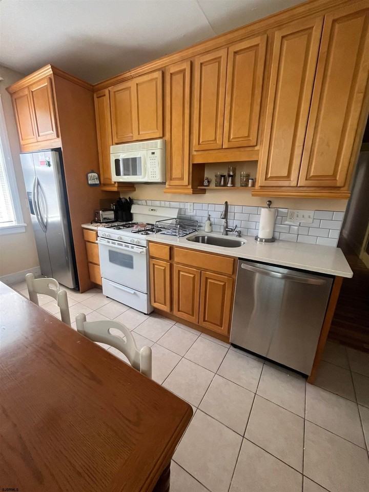 122 Dewey Pl - Photo 6 of 14