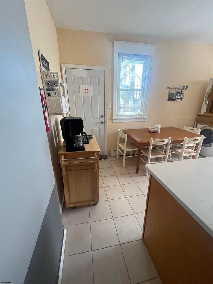 122 Dewey Pl - Photo 7 of 14