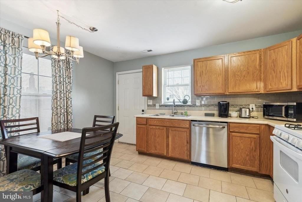 720 N Union St - Photo 4 of 14