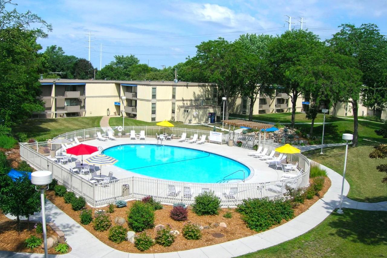 South Pointe Apartments - Photo 4 of 6