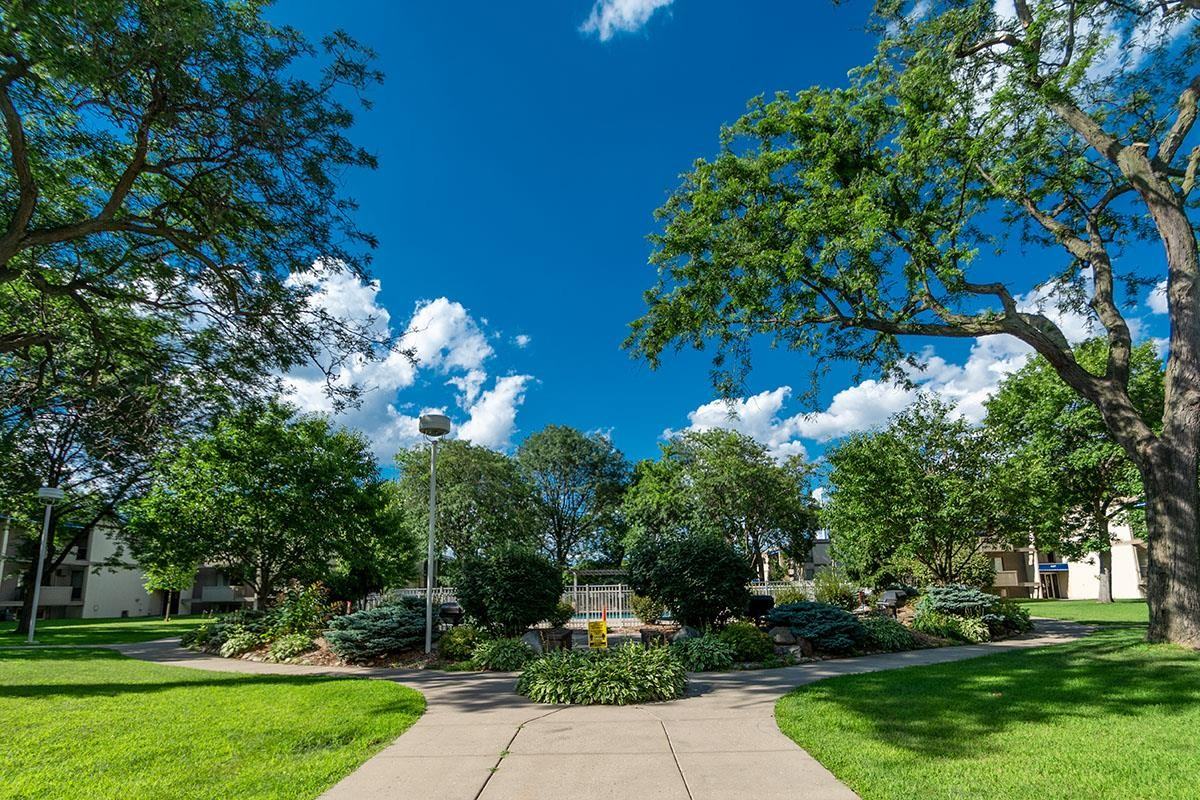 South Pointe Apartments - Photo 5 of 6