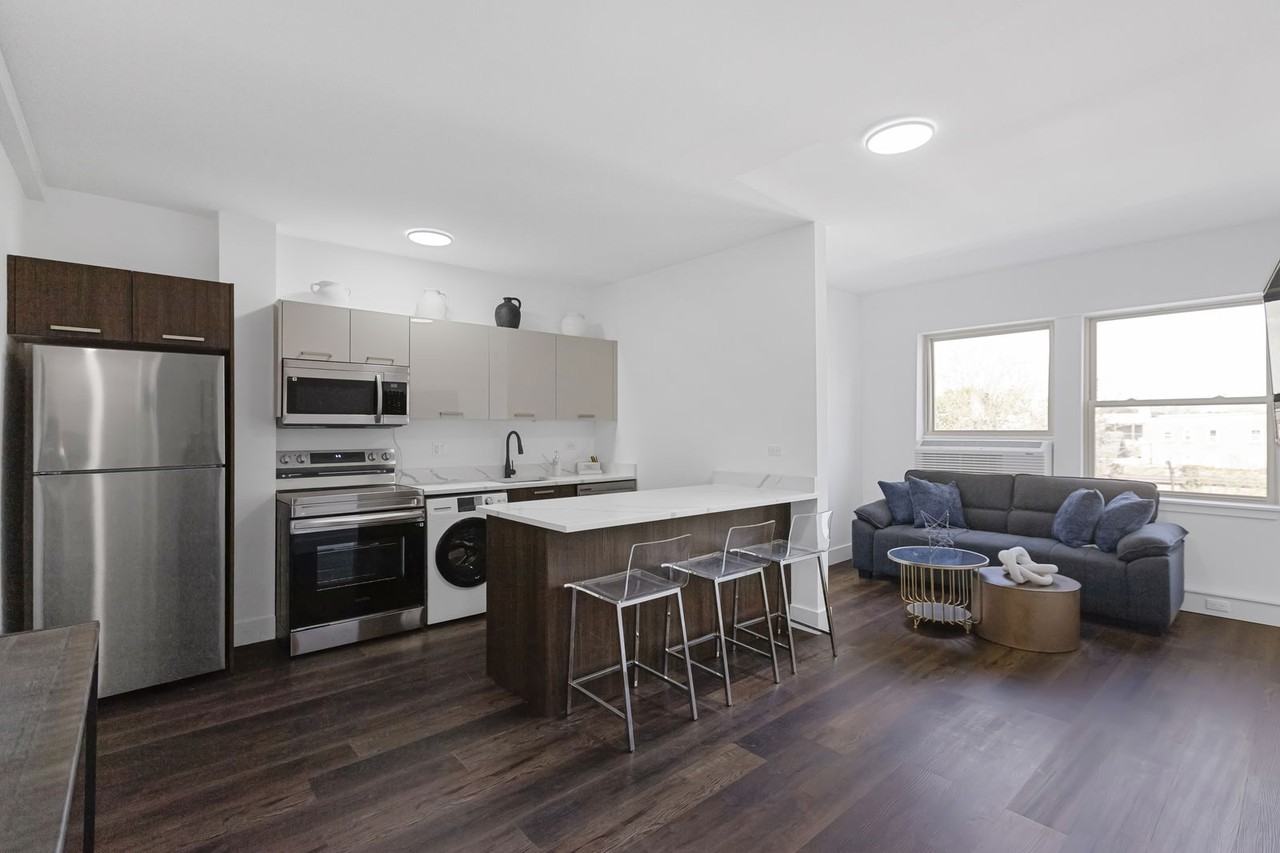 1555 W Hollywood Ave #403