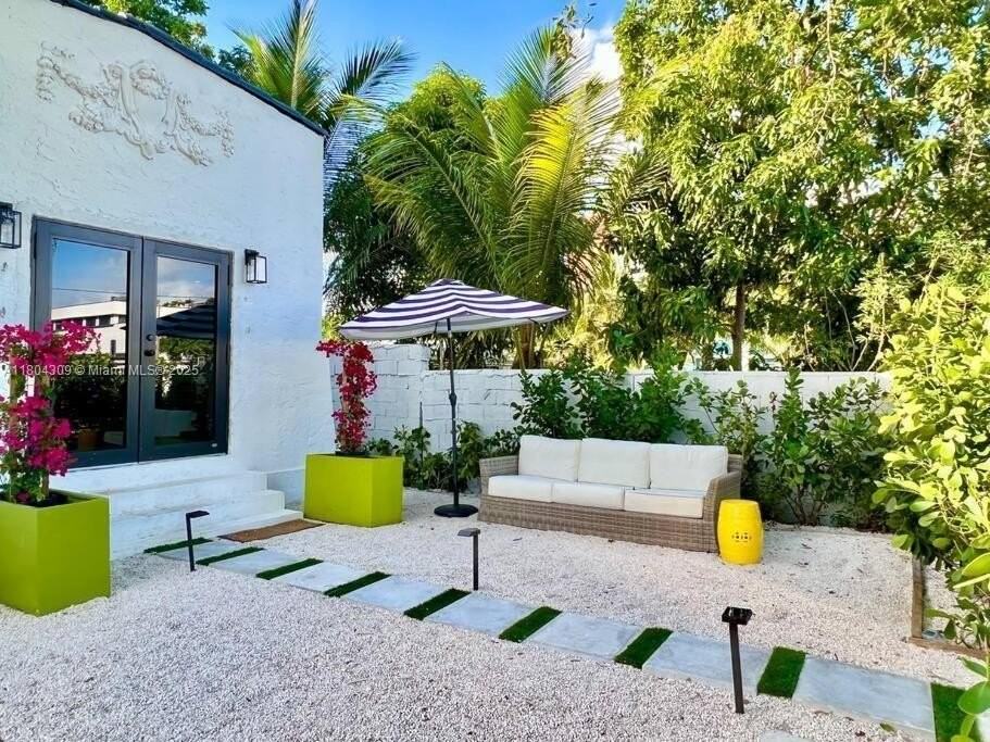 8280 Ne 1st Pl - Photo 2 of 12