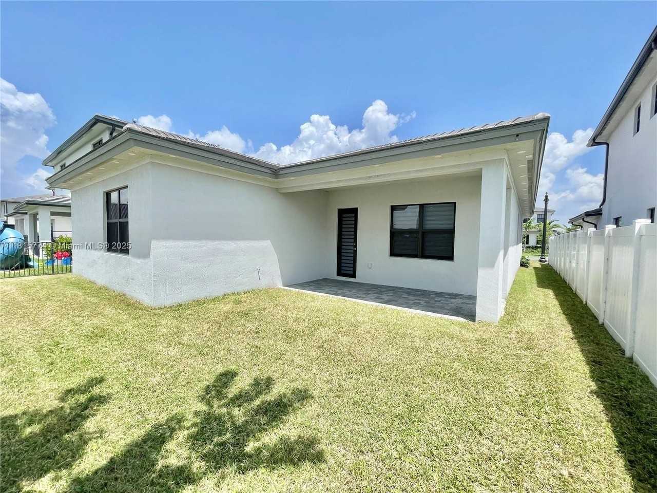 17324 Southwest 41st Street #17324 - Photo 2 of 30