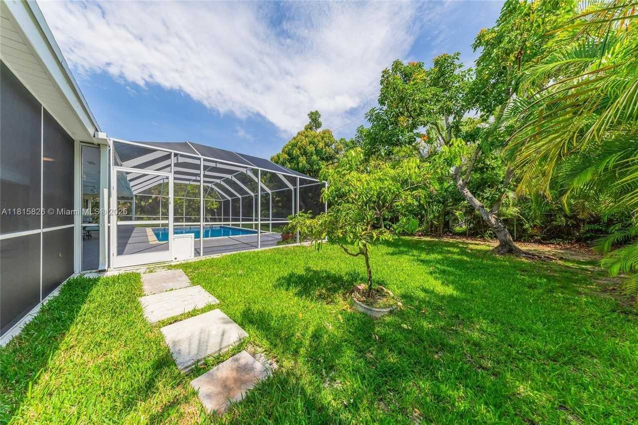 8825 Sw 151st St - Photo 5 of 26