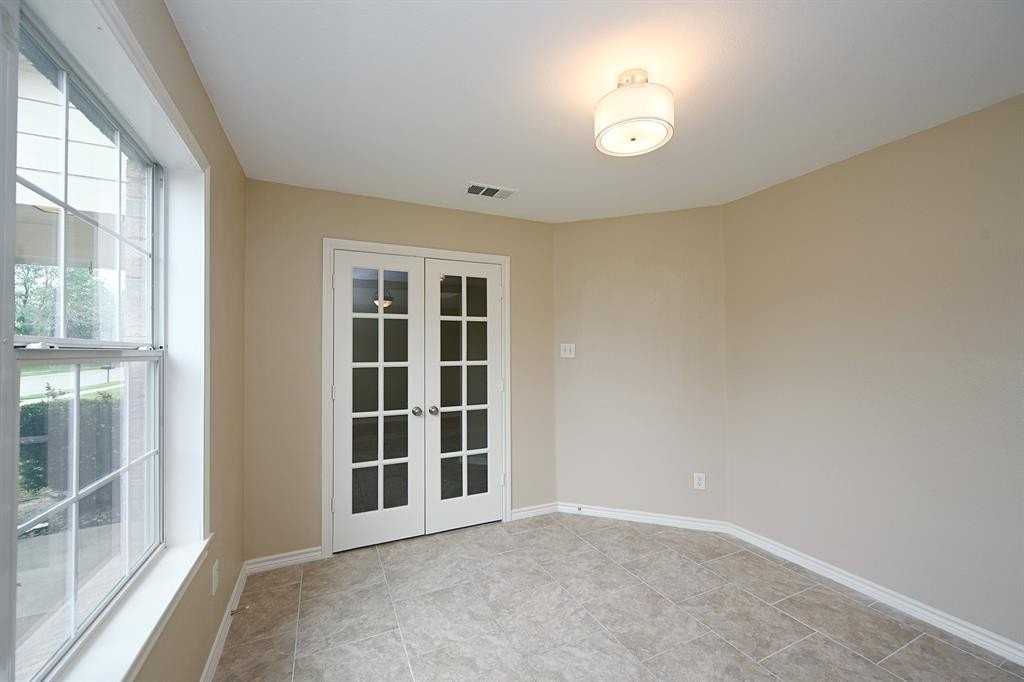 8908 Stewart St - Photo 6 of 27