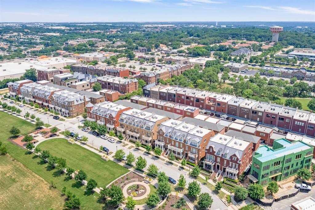 1549 Meeting St - Photo 2 of 35