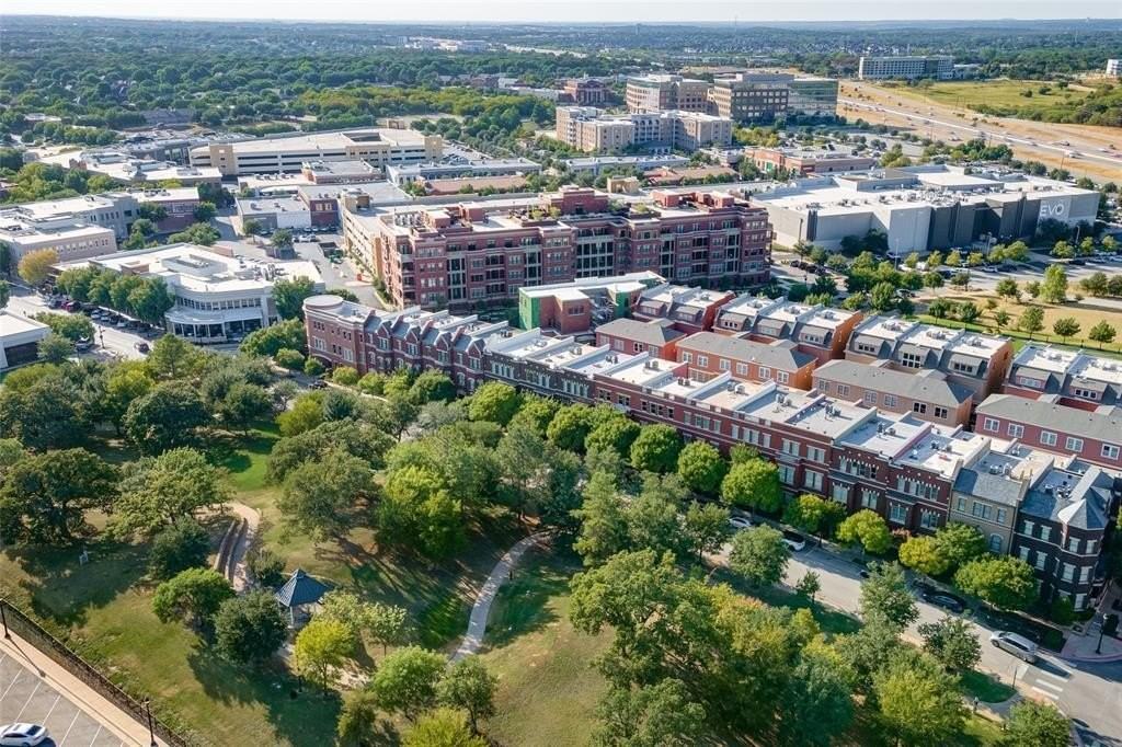 1549 Meeting St - Photo 4 of 35